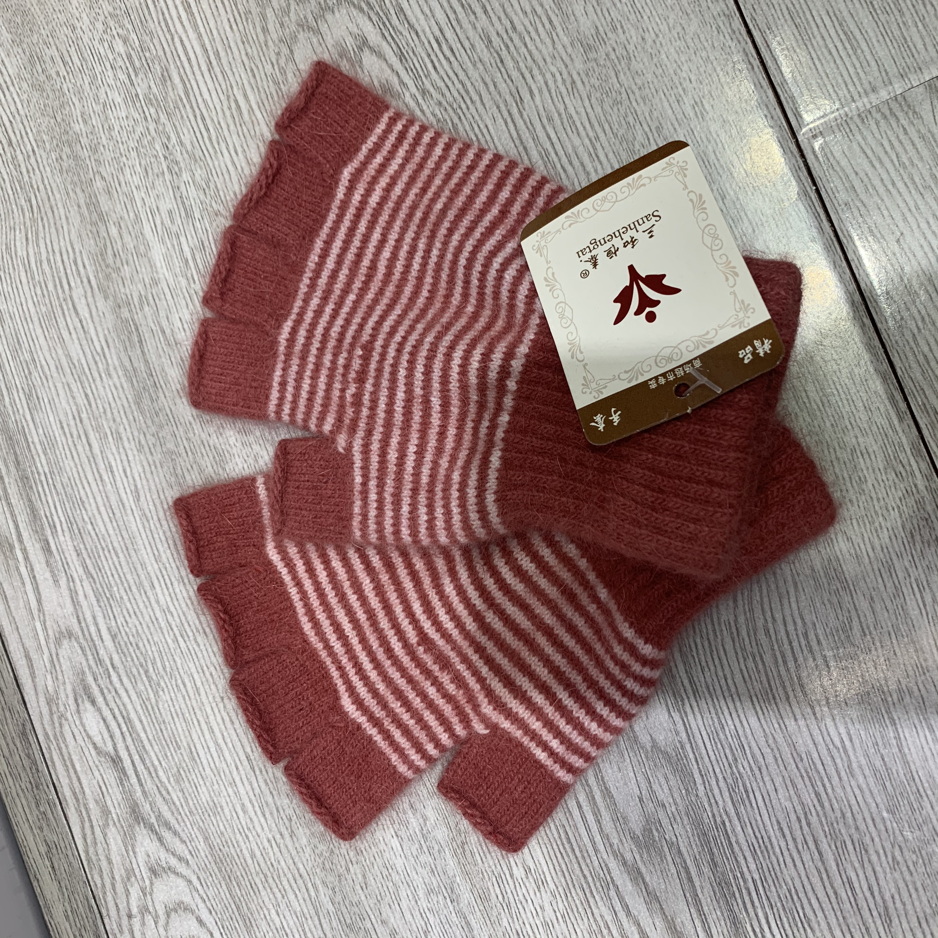 Sanhe Hengtai winter cold-proof wool gloves, half-finger gloves, striped gloves, snow warm knitted gloves, starting from 480 yuan per box, mixed colors