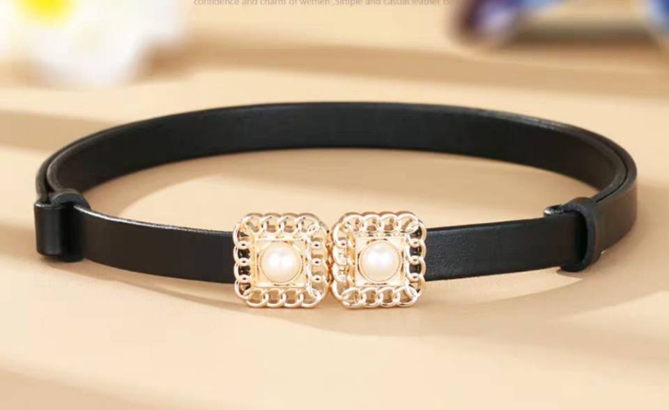 This simple and versatile Korean top-grain cowhide small belt with fine decoration pairs well with a dress and a fashionable waist chain Specification image