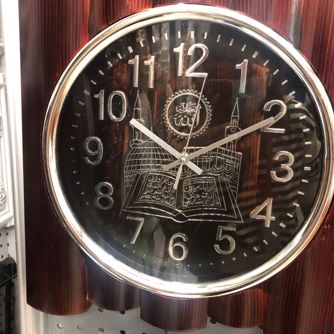 现代简约轻奢挂钟北欧创意个性钟表客厅卧室家用时尚静音时钟