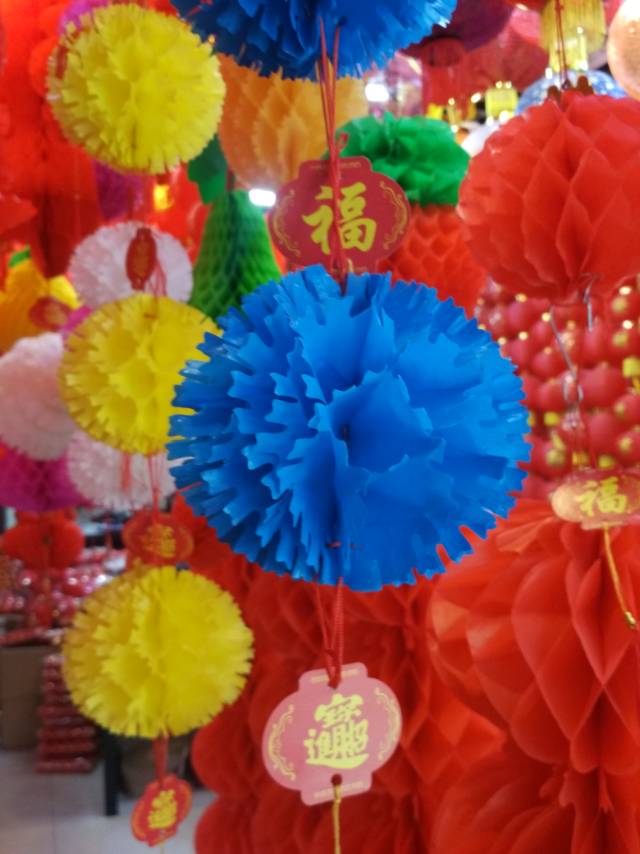 Paper patterned blue lanterns, Spring Festival palace lanterns, classical lanterns, festival supplies, festive items Specification image