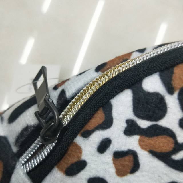 2020厂家直销热卖新款豹纹男款腰包细节图