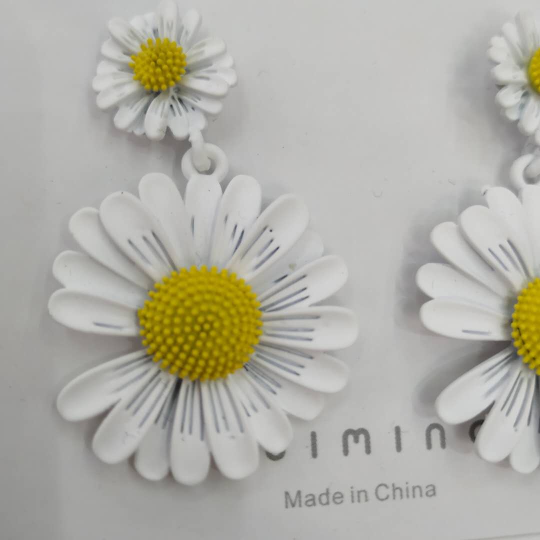 洁白菊花款耳坠浪漫夏日耳钉双色合金喷漆时尚百搭耳环产品图