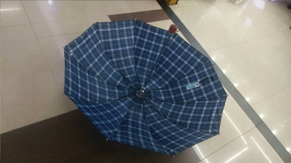301男格65#10K三折伞产品图