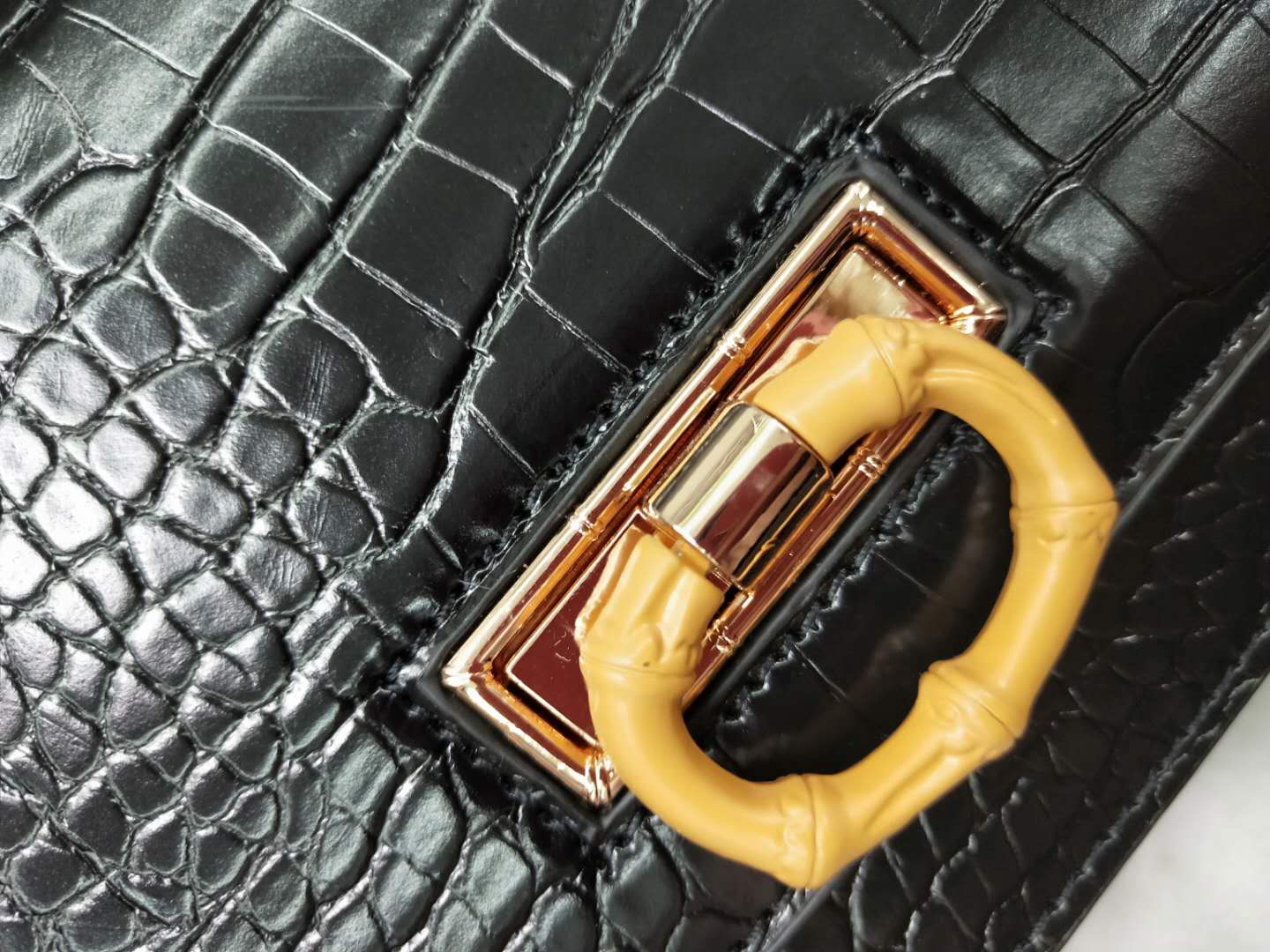 复古时尚女包进口超纤皮压印不规则女包单肩包女士包产品图