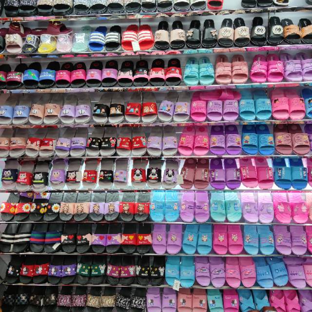 Xu Yun has a shoe business describe pic - 2