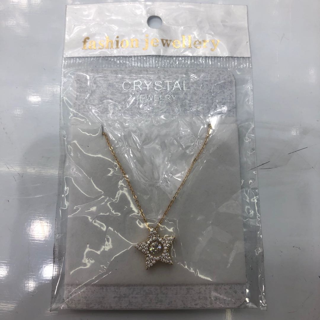 五角星镶嵌钻石吊坠项链复古搭配轻盈大方