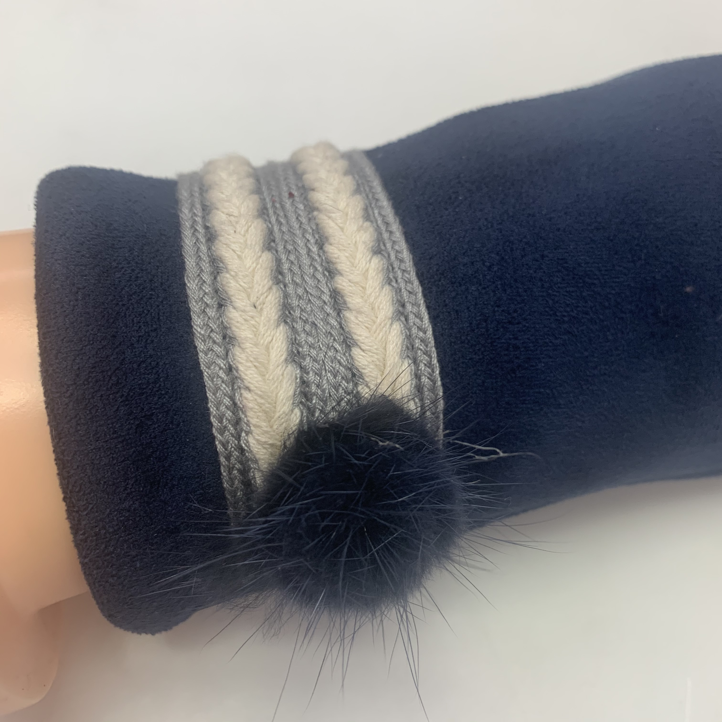 Ladies' rabbit fur ball autumn and spring thin five-finger outdoor cycling warm and cold-proof suede fleece gloves details Picture