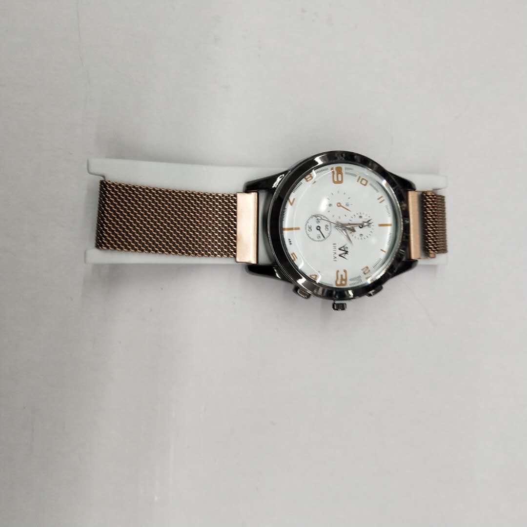 Fashionable and lazy man's magnet waterproof sports men's quartz watch
