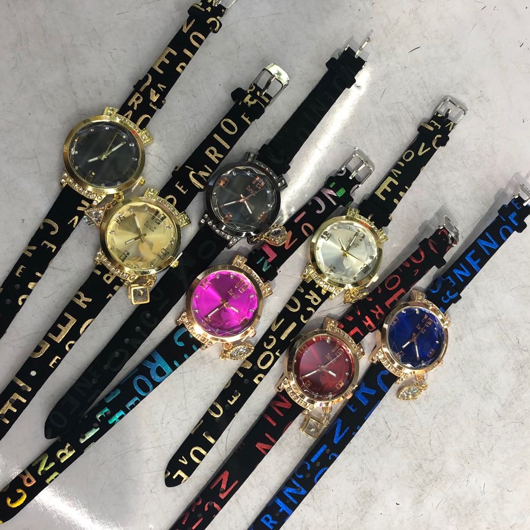 Reloj de mujer tendencia de moda reloj de esfera pequeña colegiala versión coreana simple a prueba de agua moda letras terciopelo correa details Picture