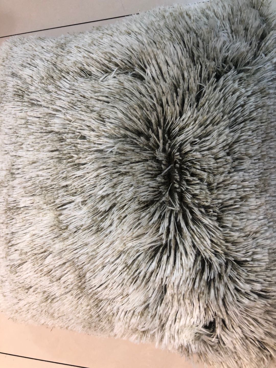 Colorful long-haired household throw pillows, bay window cushions, sofa cushions, nap pillows and living room pillows details Picture