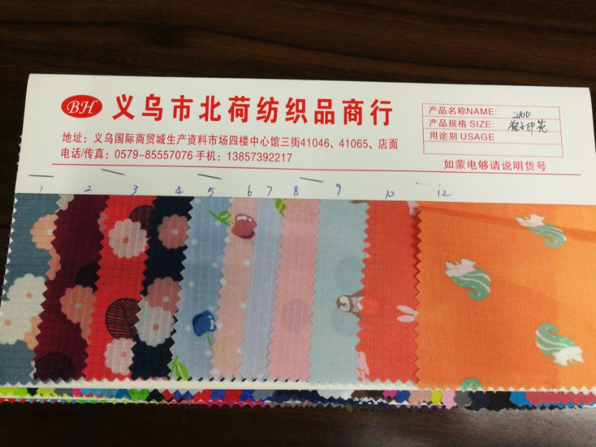 Factory direct sales of the latest checked printed Oxford fabric, with a large stock of high, medium and low-end bag fabrics