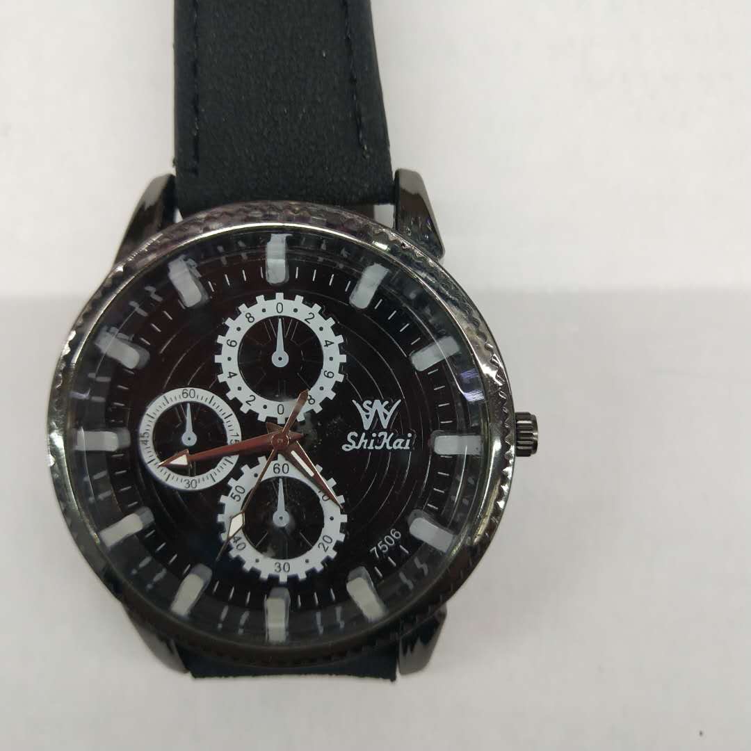 Trendy and fashionable sports gear waterproof men's quartz watch details Picture