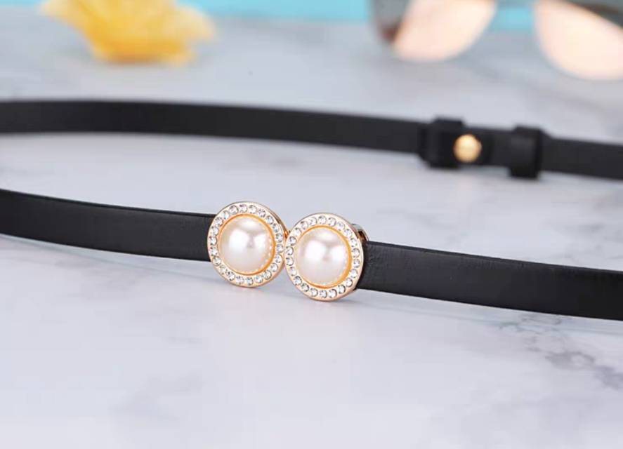 This simple and versatile Korean top-grain cowhide small belt with fine decoration pairs well with a dress and a fashionable waist chain Specification image