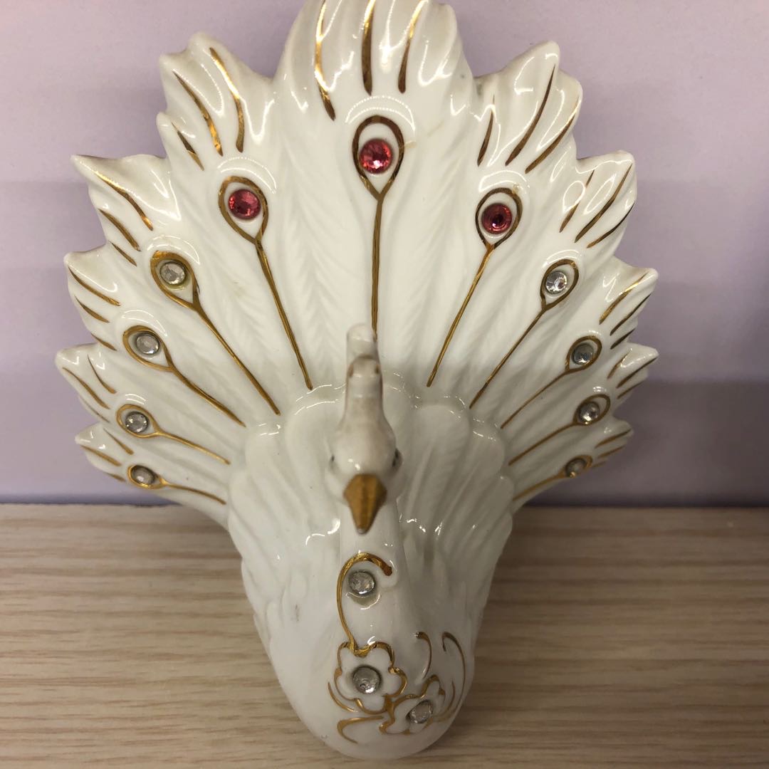 Jintai Craft Peacock White Creative Ceramic handicrafts and decorative items, European luxurious home display gifts