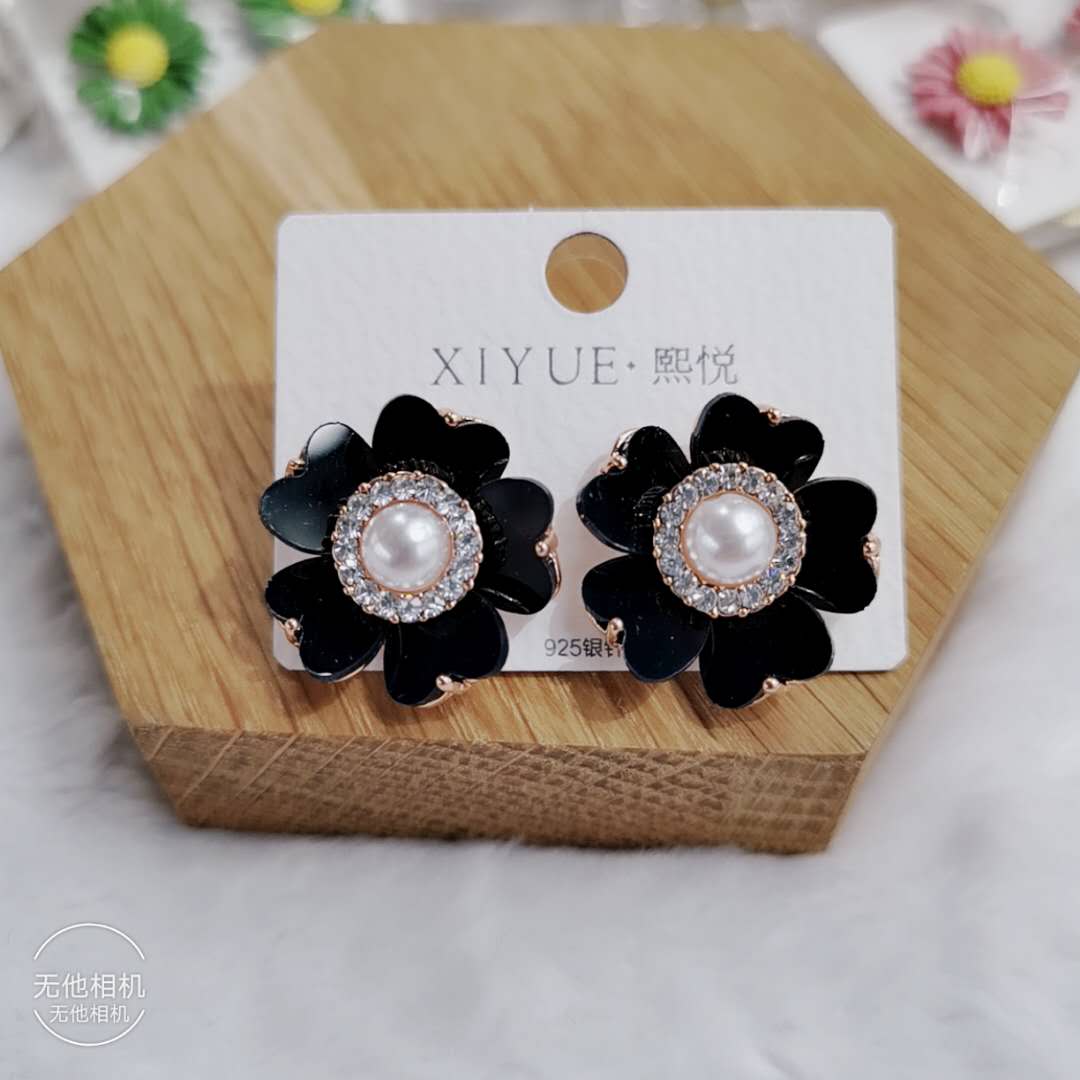 S925银针珍珠花朵耳钉清新时尚耳饰气质潮流保色防过敏耳坠耳环细节图