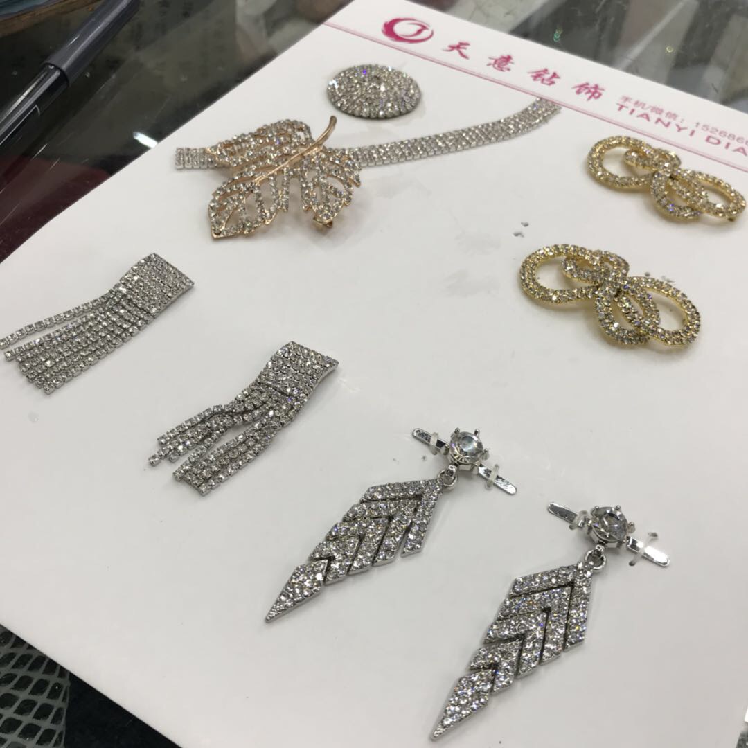 衣饰贴钻闪闪发亮可装饰衣服