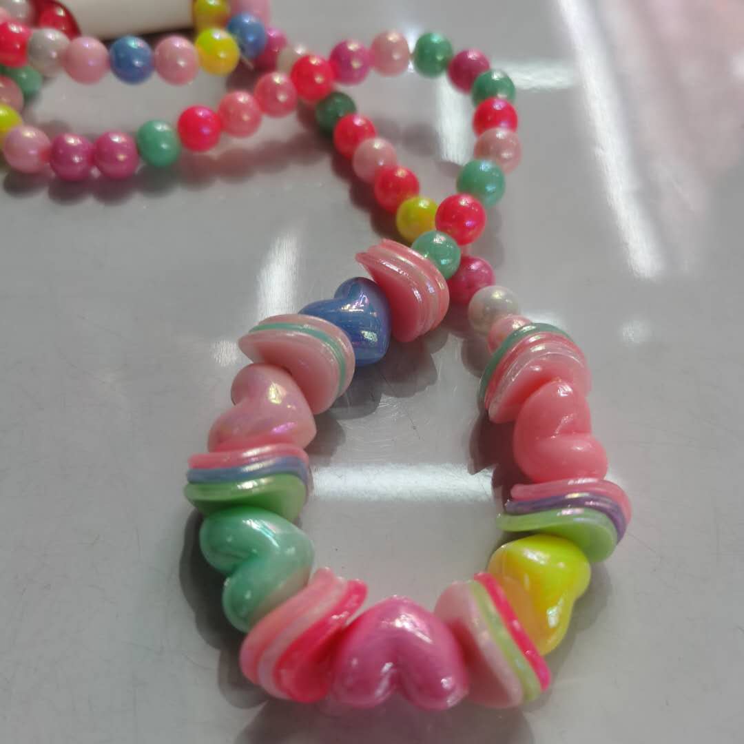 A trendy and versatile children's accessory - a colorful bead necklace for little girls Specification image