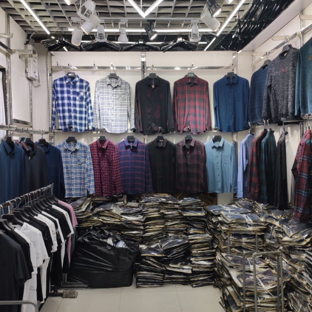 ارتداء ملابس صغيرة describe pic - 1