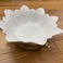 日韩创意纯白陶瓷碗花边酱料碟港式甜品水果蔬菜沙拉碗餐具细节图