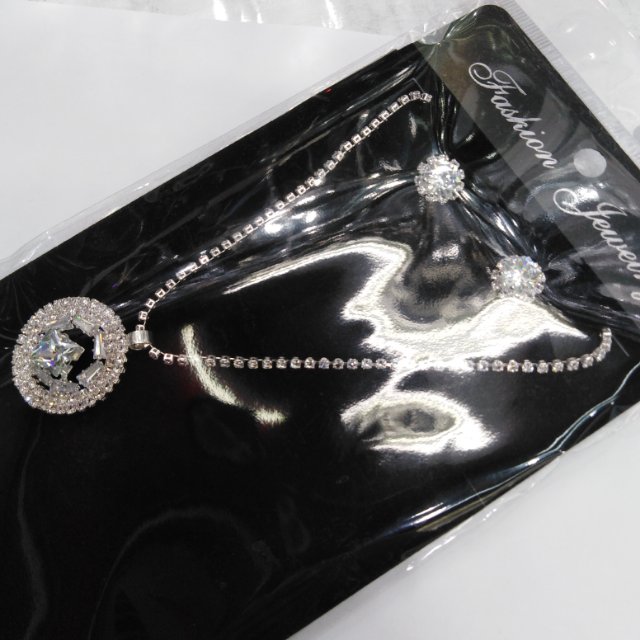 Claw chain, loop, ring, necklace, earrings, red diamond necklace details Picture