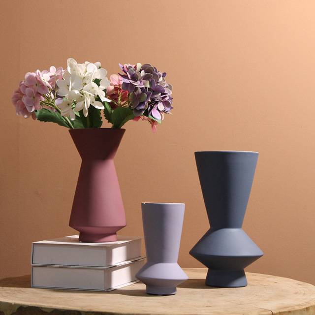 Creative and simple ceramic vases for Nordic matte home decoration