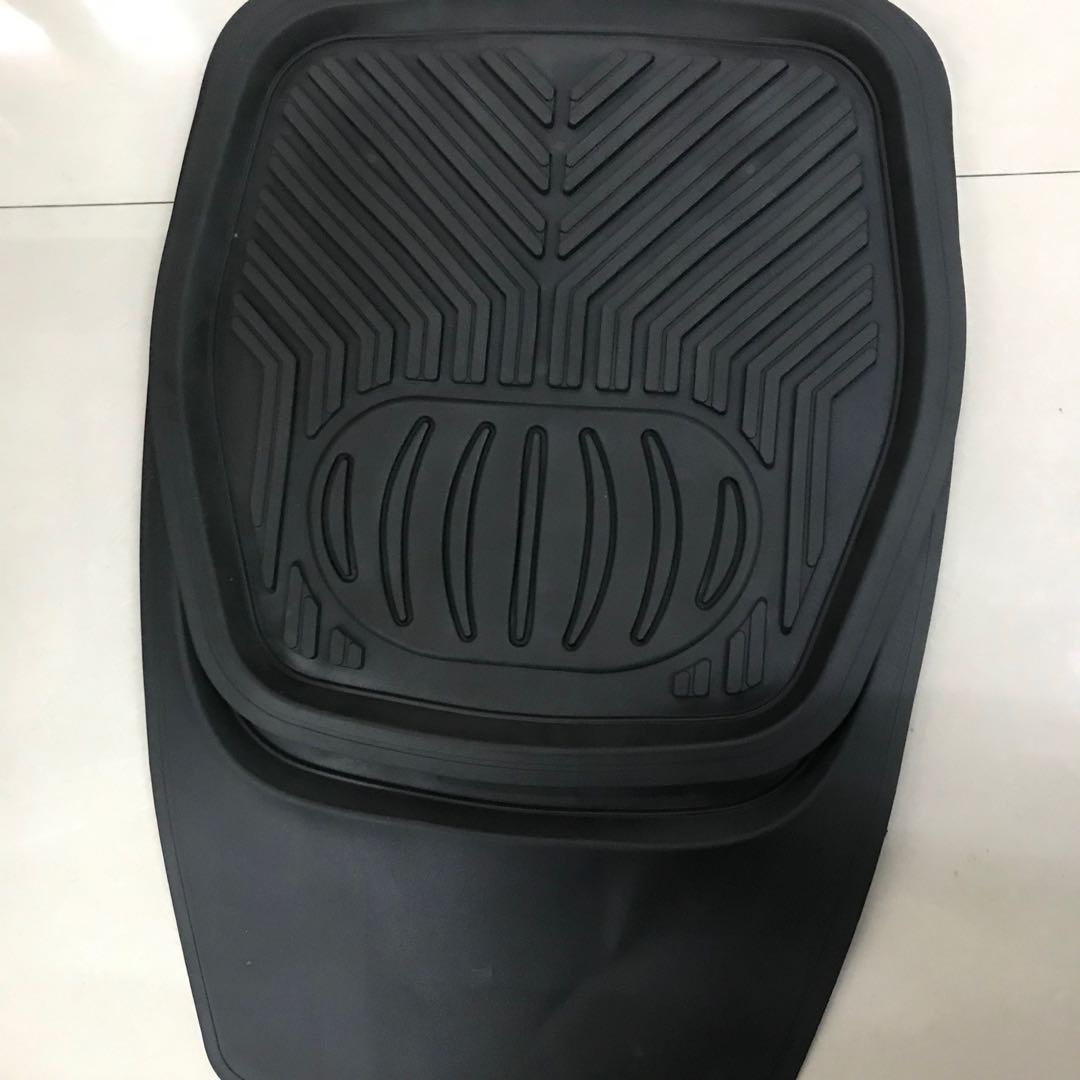 Environmentally friendly thickened universal one-piece transparent latex plastic floor mat, PVC silicone waterproof, anti-slip and anti-freezing car floor mat