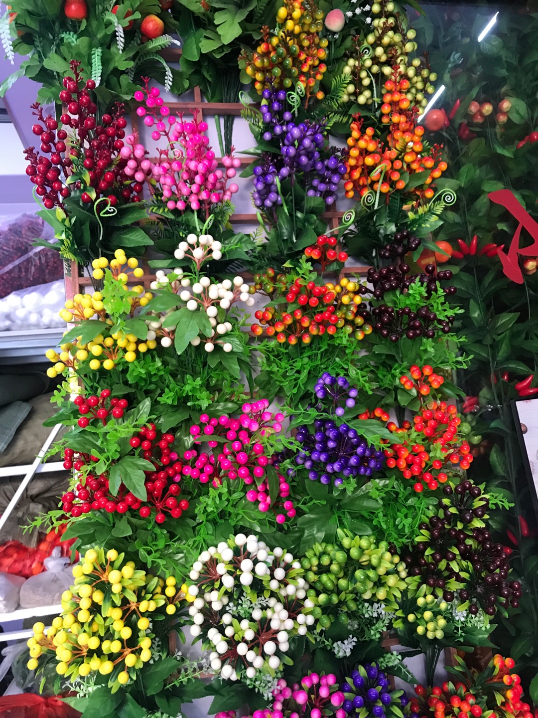 Lanxi Xiaopan Artificial Fruit and Flower Handicrafts Factory produces various artificial fruits