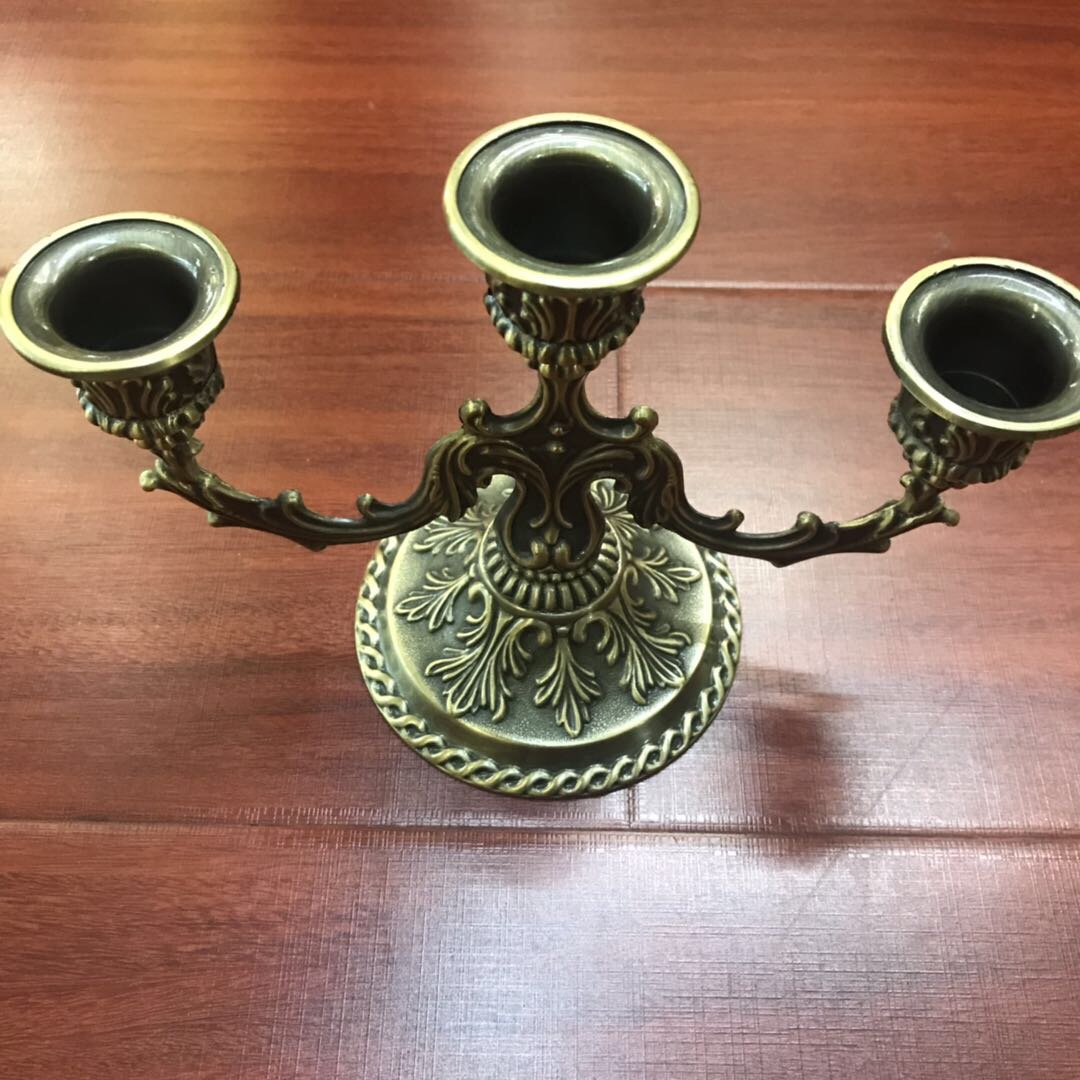 仿古教堂金属美式居家用装饰摆件蜡台浪漫欧式烛光晚餐三头蜡烛台