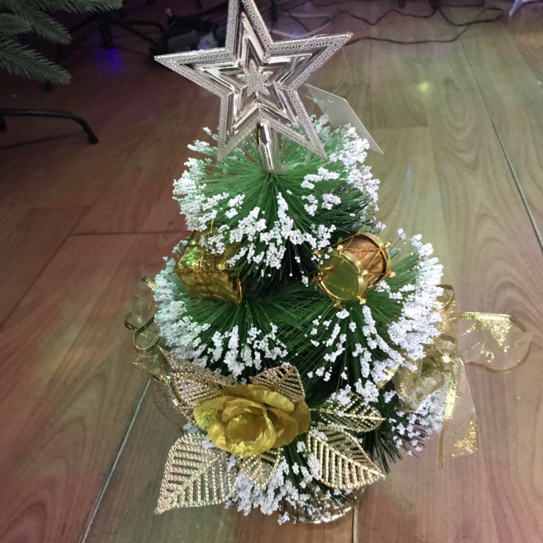 圣诞树星星顶端金色圣诞老人圣诞节节日气氛 details Picture