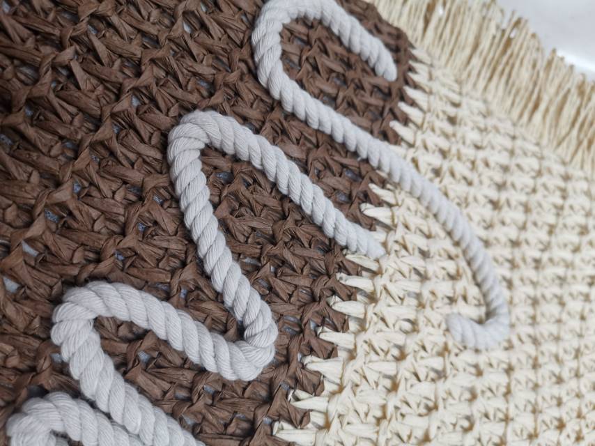This hand-woven bag is a retro Korean country-style bag with a fresh, artistic and simple charm details Picture