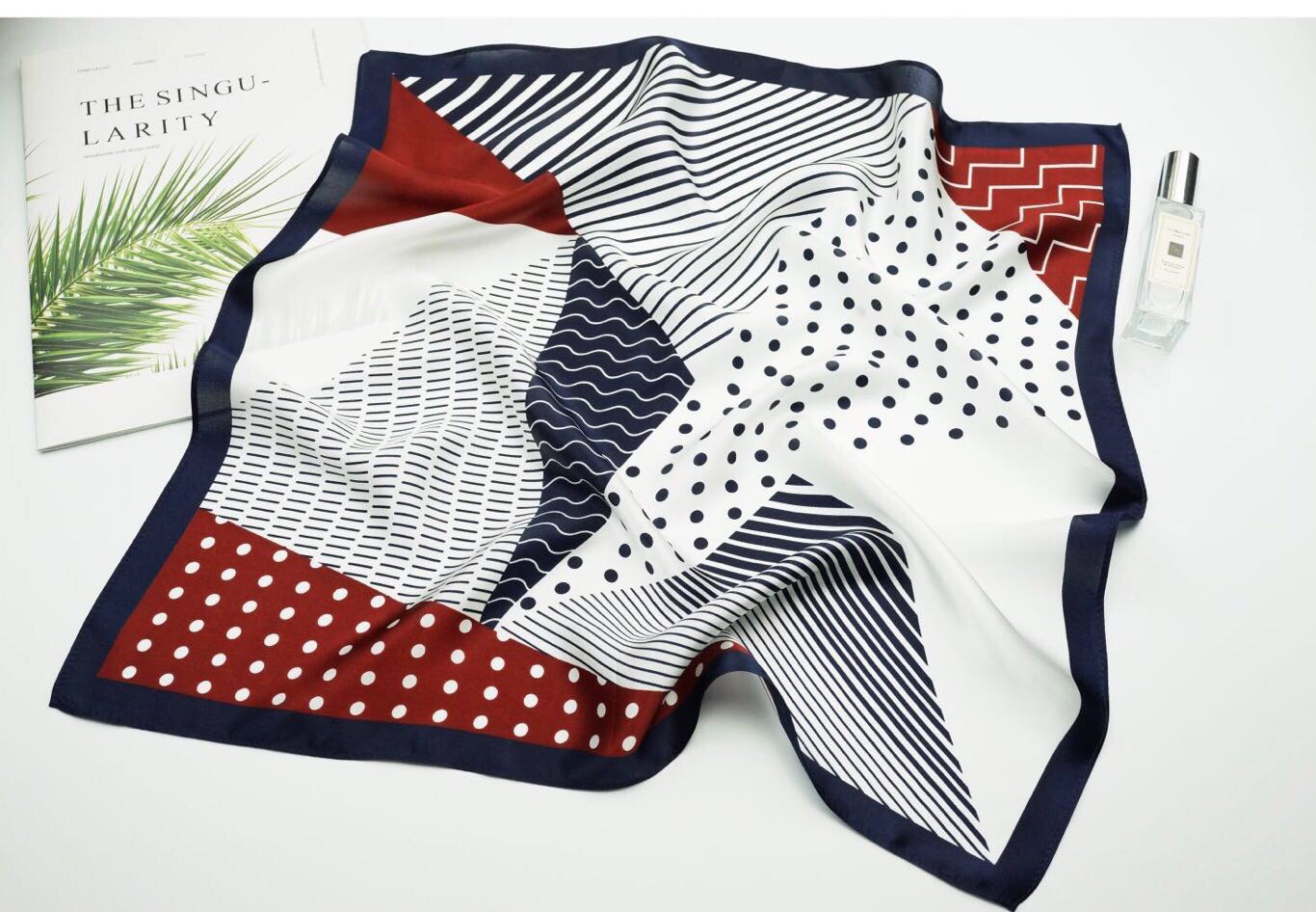 Ladies Fashion Trend Temperament Double Use 12 M Mulberry Silk Small Square Towel details Picture