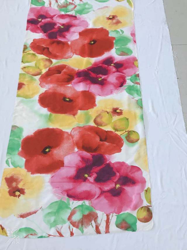 Ladies' chiffon scarf, ladies' printed scarf, shawl, new thousand bird check, autumn and winter check, coarse woven coat, woolen shoes, hats, bags, colorful thousand bird check, patchwork check, woolen material 1 details Picture