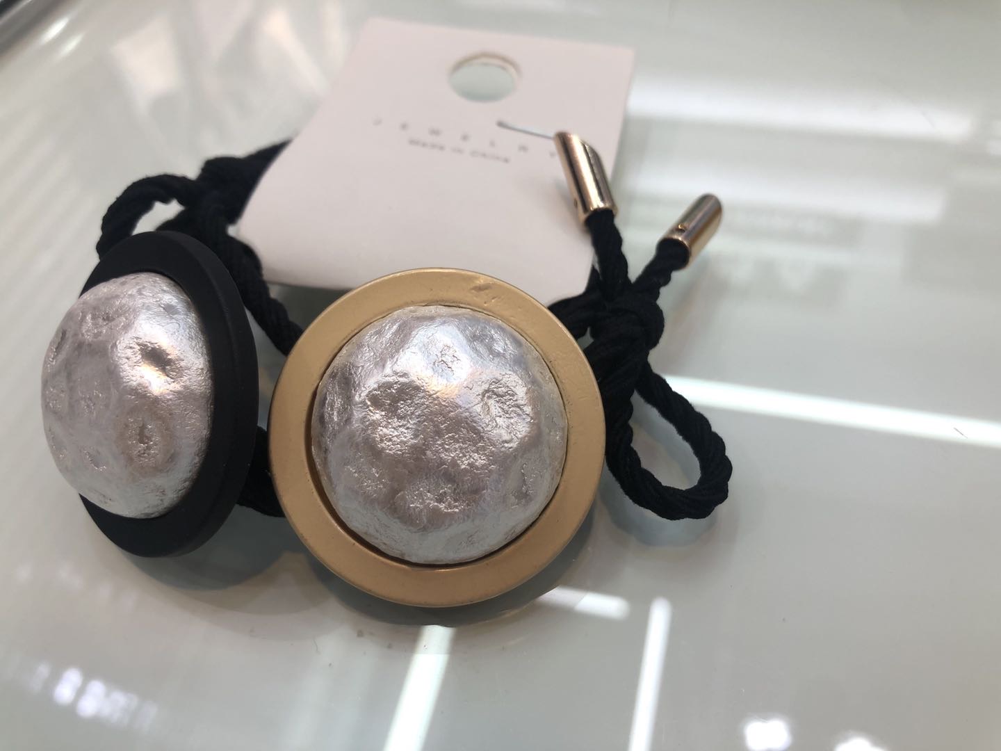 韩国东大门圆形扭曲合金哑金撞色耳钉复古个性气质百搭安娜发圈细节图