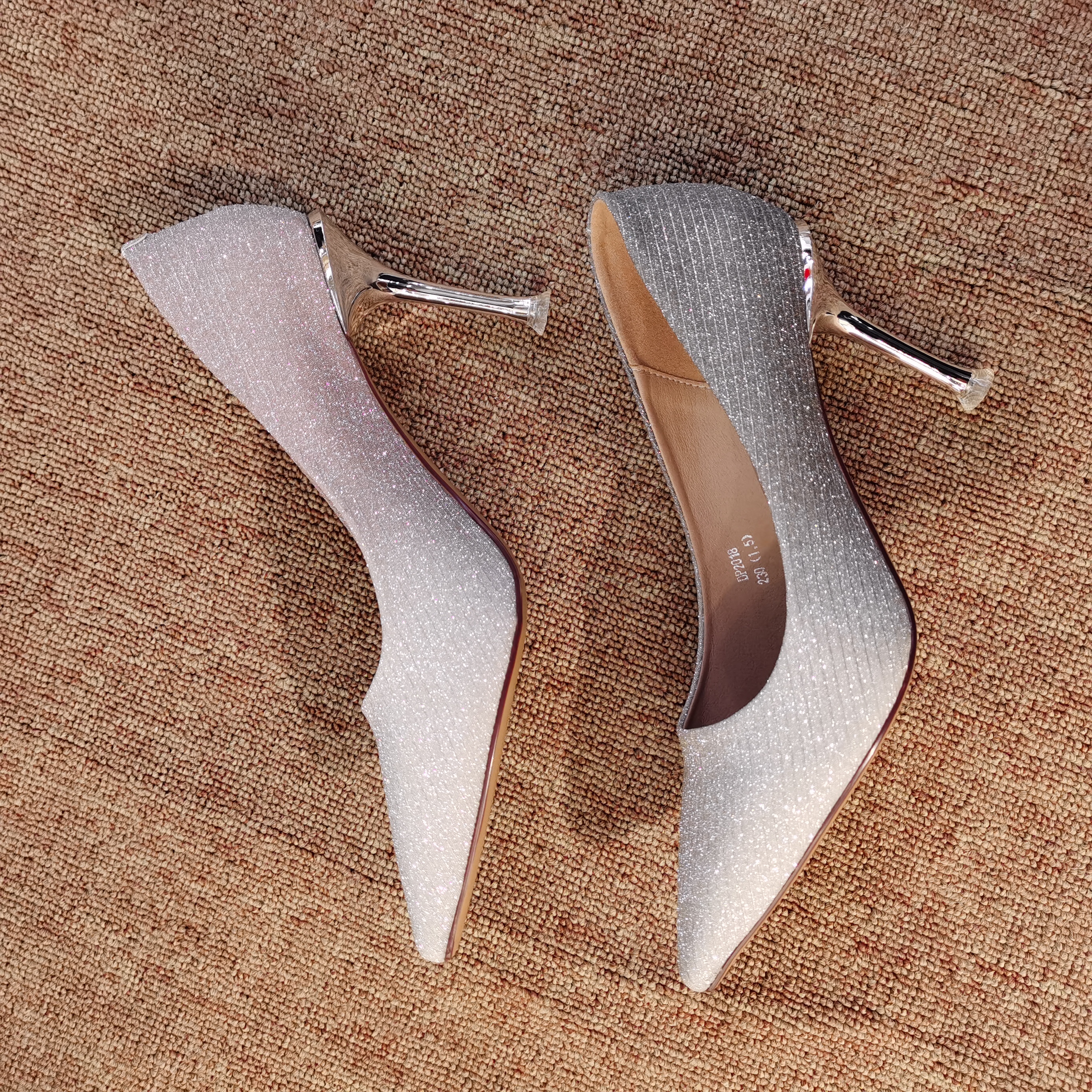 YP1005优品2020新款广州女士工作休闲真皮高跟鞋细节图