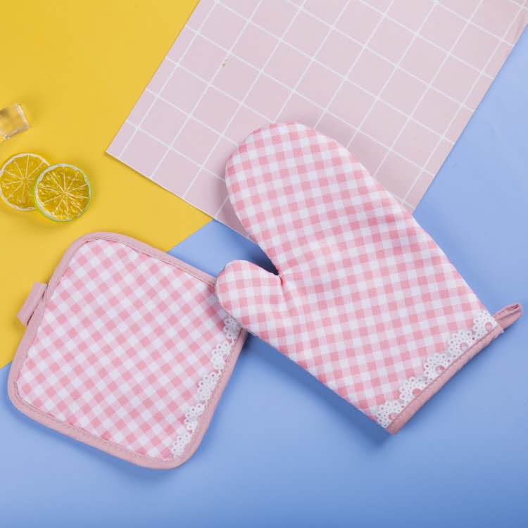 Colorful Plaid Insulated Gloves Overall Appearance