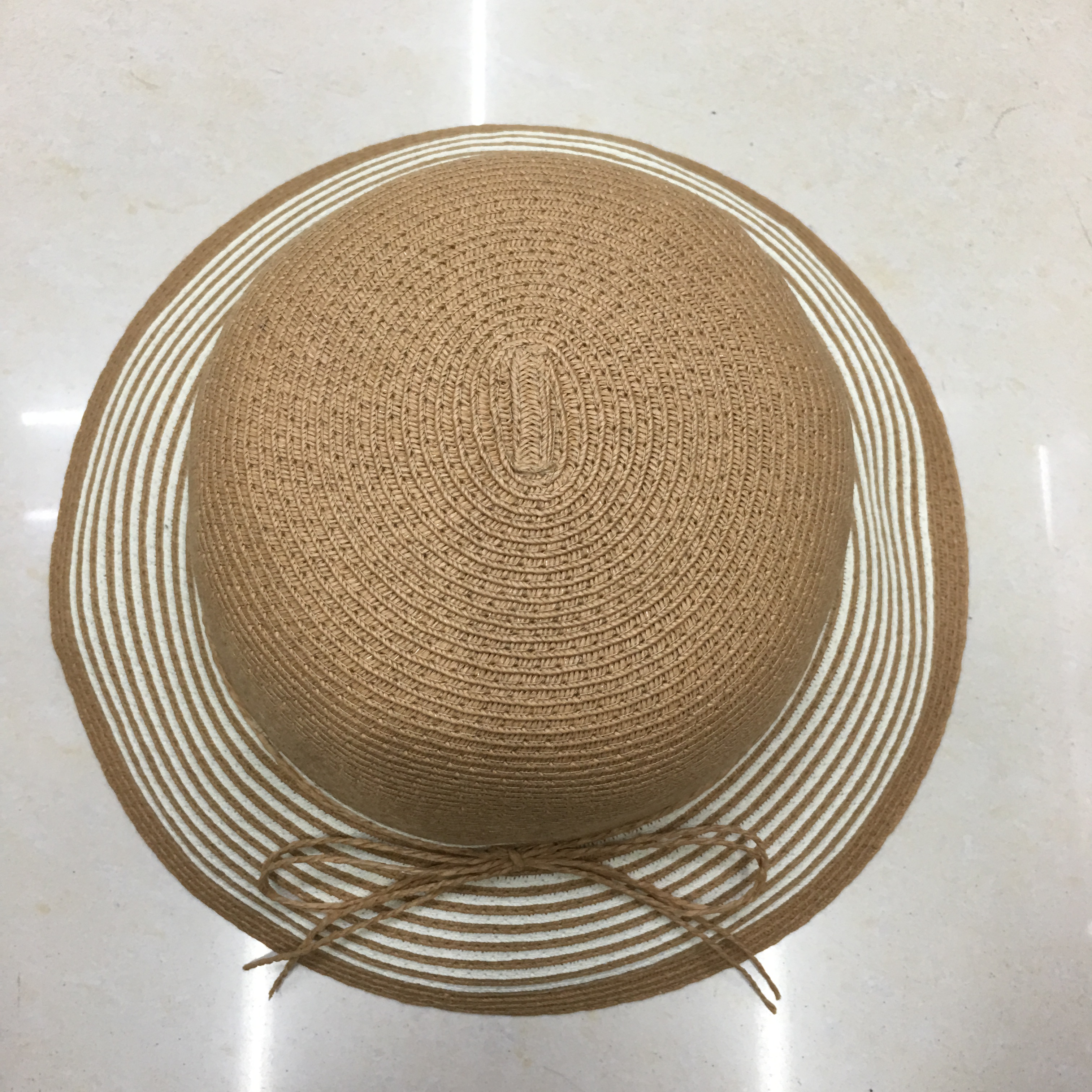 The straw hat girl's summer outing sun hat is sweet and outdoor vacation hat with UV protection