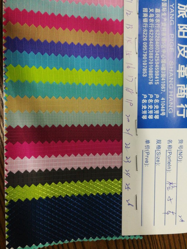 Factory direct sales of hot-selling new PVC checkered fabric, leather, large stock of high, medium and low-end luggage, sofa, shoe materials and fabrics Specification image