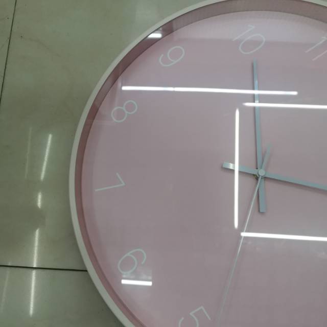 Modern and simple pink home clock, living room wall clock, creative bedroom, Nordic and American style clock, wall watch, silent and personalized decoration details Picture