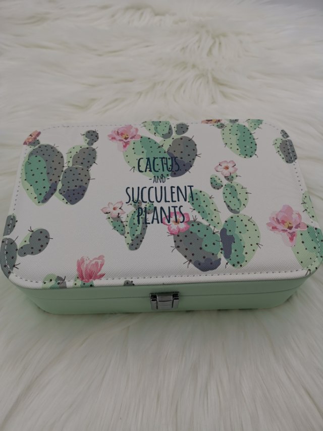 义乌好货 首饰盒家用绒布公主风饰品大容量项链珠宝手镯收纳盒。