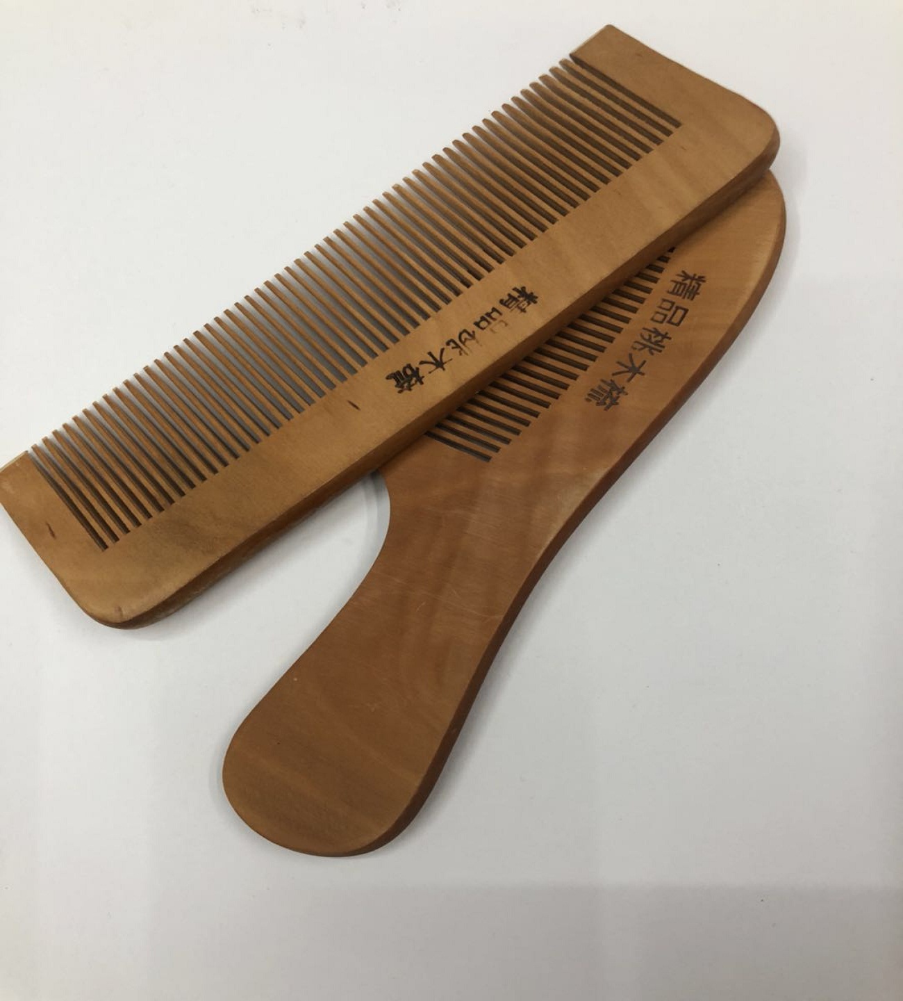 宽齿木梳方便携带产品图