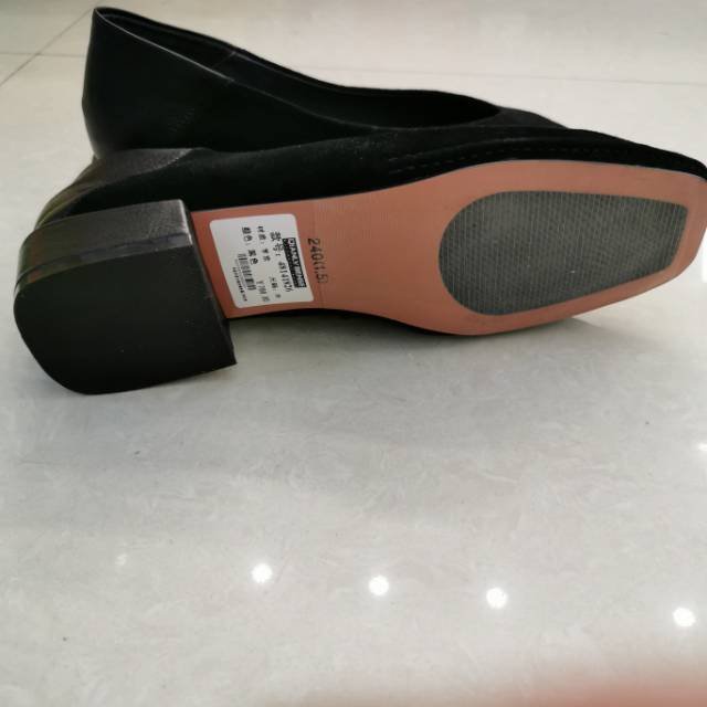 The new women's single shoes are made of genuine leather, which are casual, comfortable and have a shallow opening Specification image