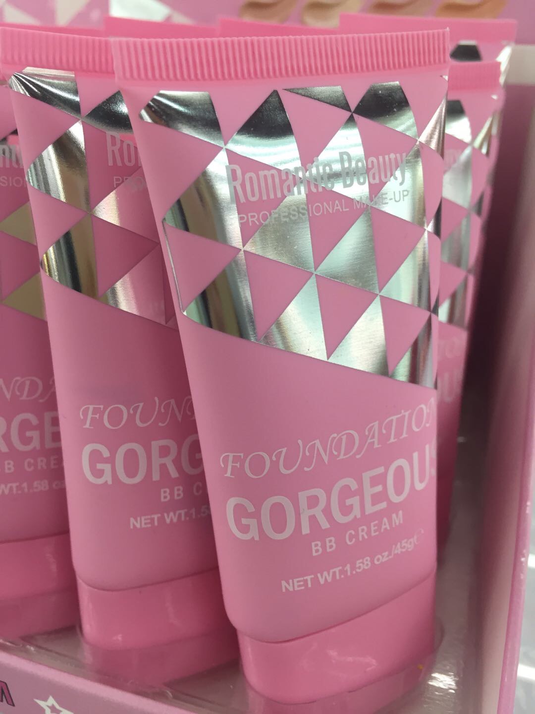 Big discounts on direct sales of popular online face and eye creams from manufacturers details Picture