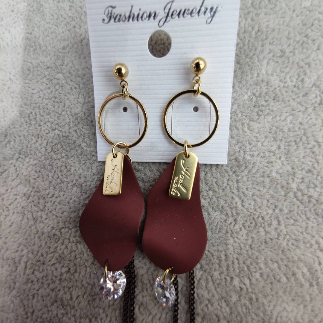 This is a best-selling fashion earring in foreign trade. The long tassel earrings for women are elegant and stylish Specification image