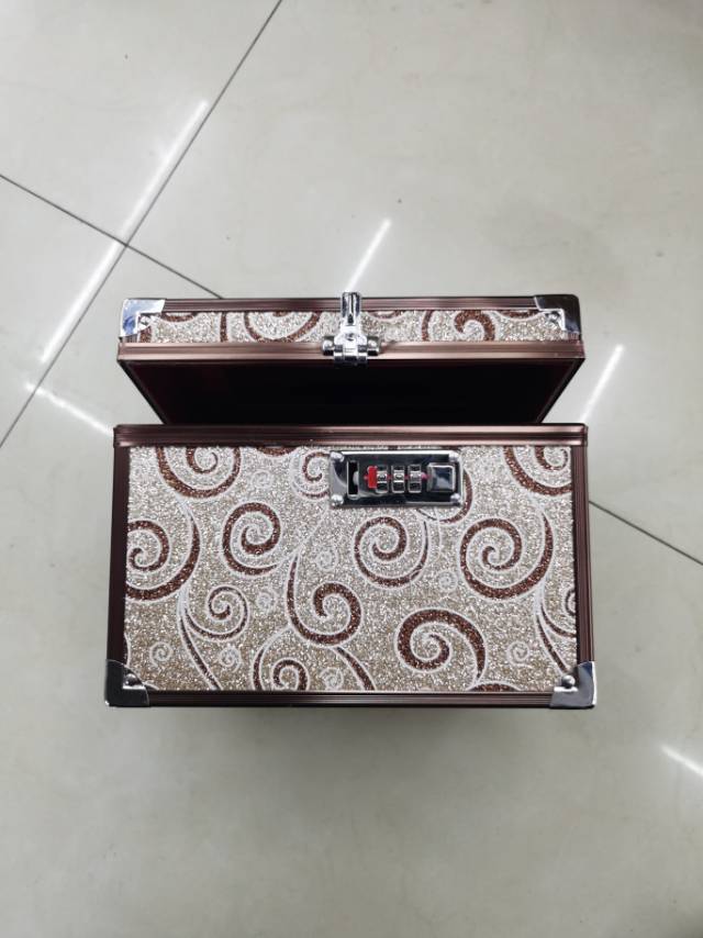 绚丽密码锁化妆箱图