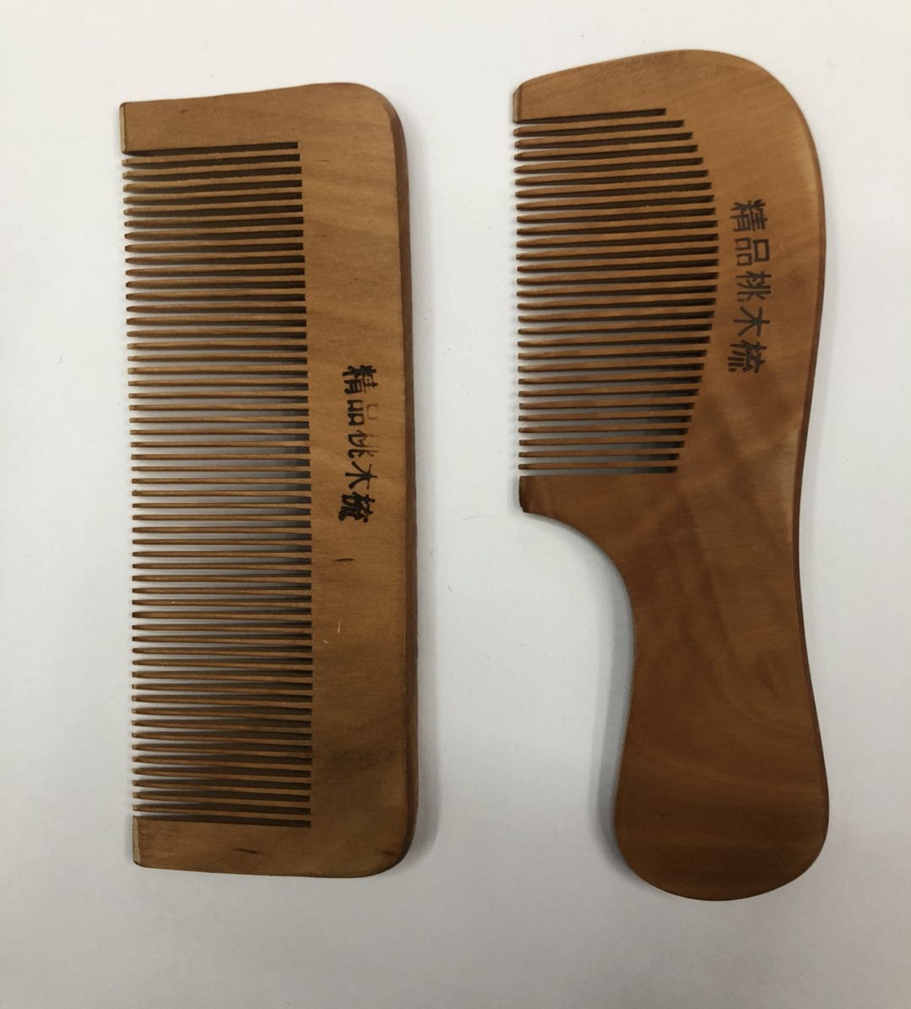 宽齿木梳方便携带