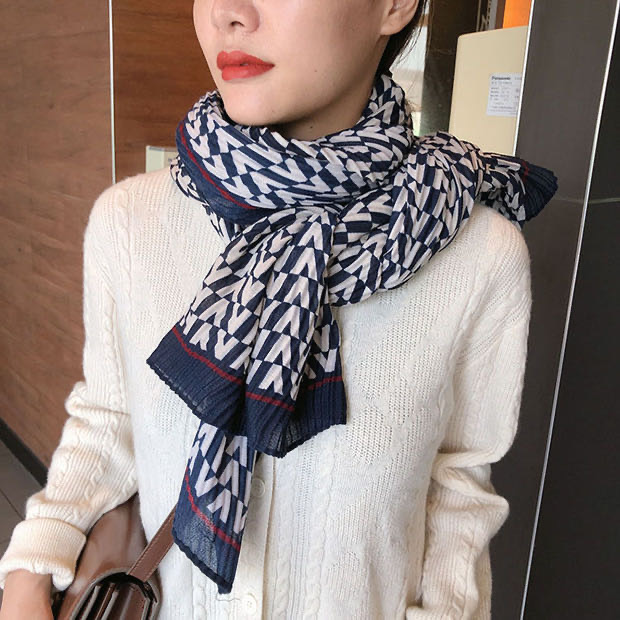 Casual, fashionable and trendy V-shaped Korean style scarf