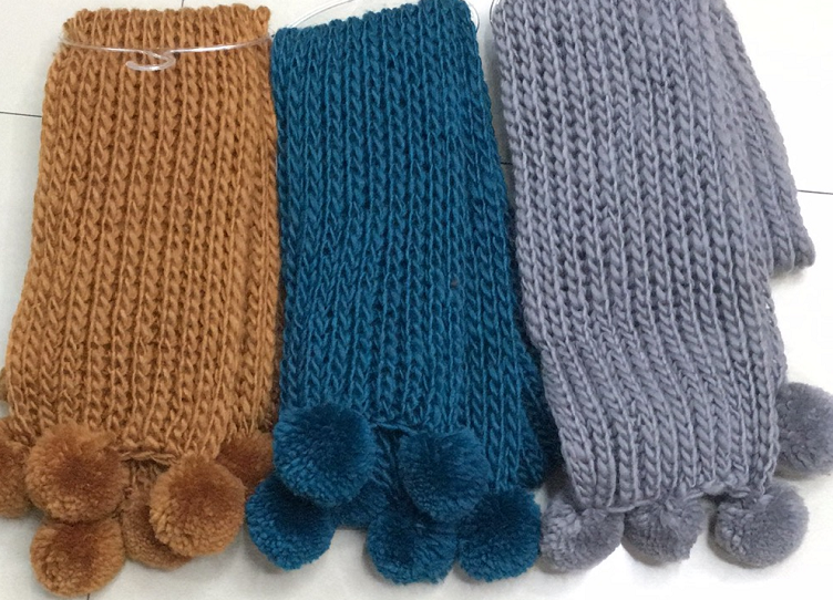 Women's Fashion Trend All Warm Classic Ball Fringe Solid Color Polyester Knitted Scarf