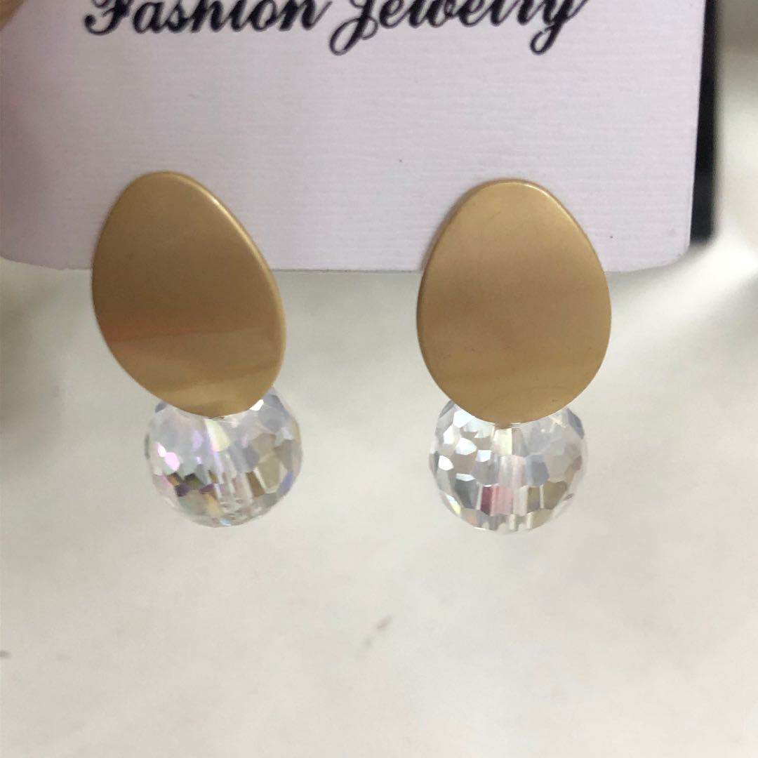 潮流爆款韩国透明圆珠吊坠耳环时尚气质简约百搭耳钉细节图