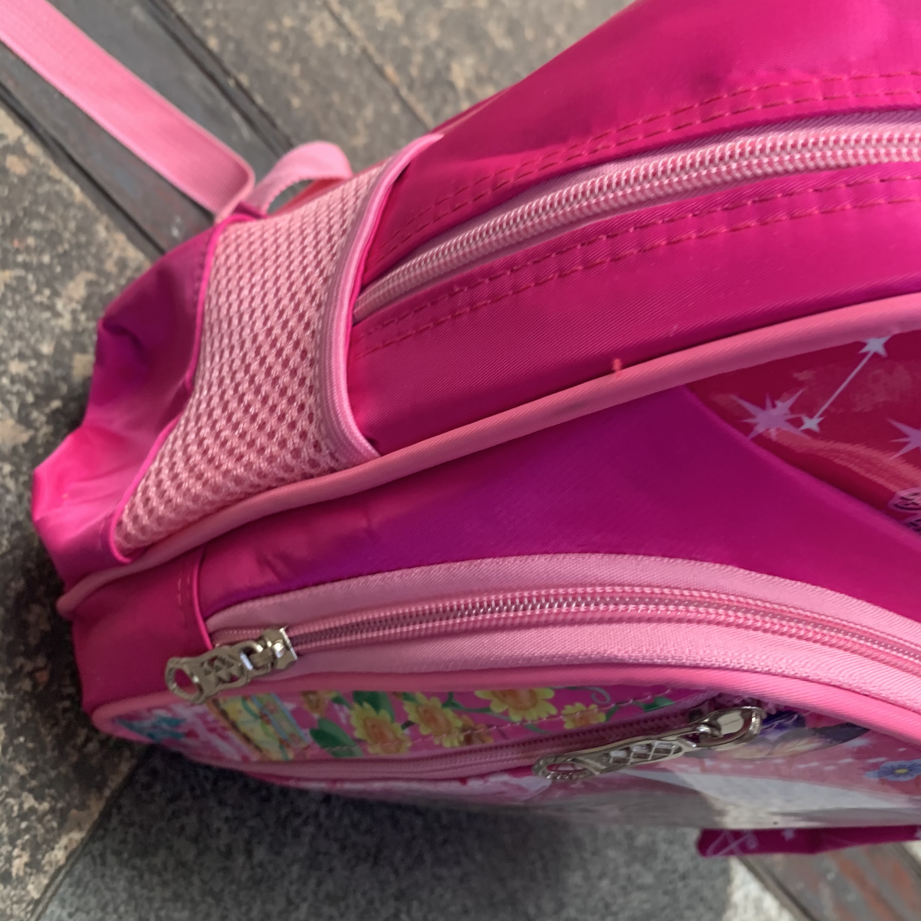 Children's schoolbags, ultra-light space bags for primary school students, cartoon, lightweight, double-shoulder, pressure-relieving, spine-protecting, breathable and foldable details Picture