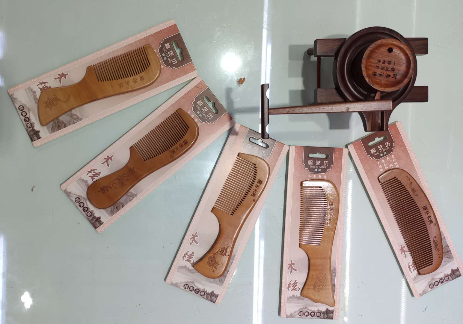 Carding workshop fine wood carding character sandalwood carding electrostatic fragrant wood carding thumbnail